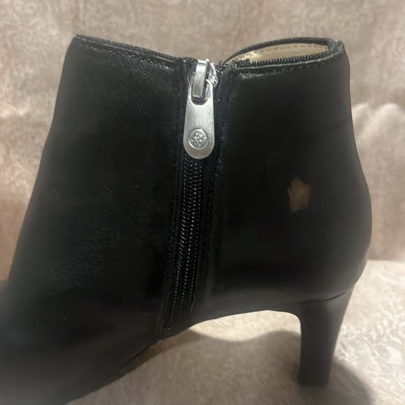Pre owned Adrienne Vittadini SAMELLE Booties - Picture 3 of 4